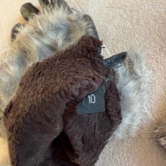 Black Leather Gloves with Fur Trim - Picture 6 of 7